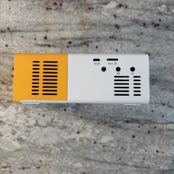 PVO YG300 Pro Portable 1080P LED Projector - Picture 3 of 7